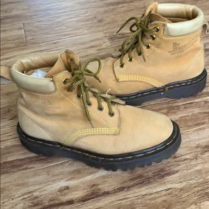 Dr. Martens tan boots 939